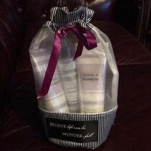 Mary Kay 3 pc set with bag